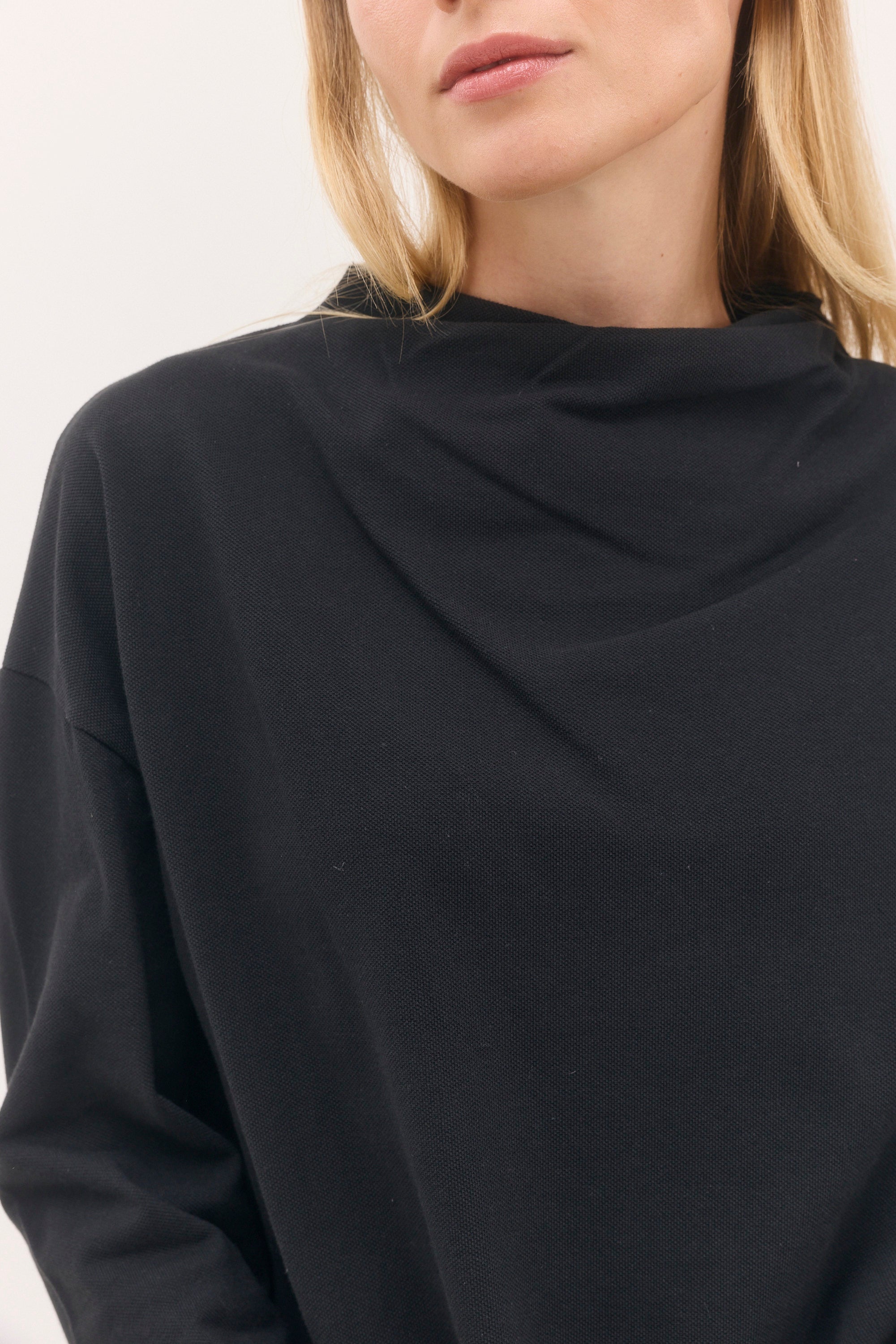 חולצת בקי שחור