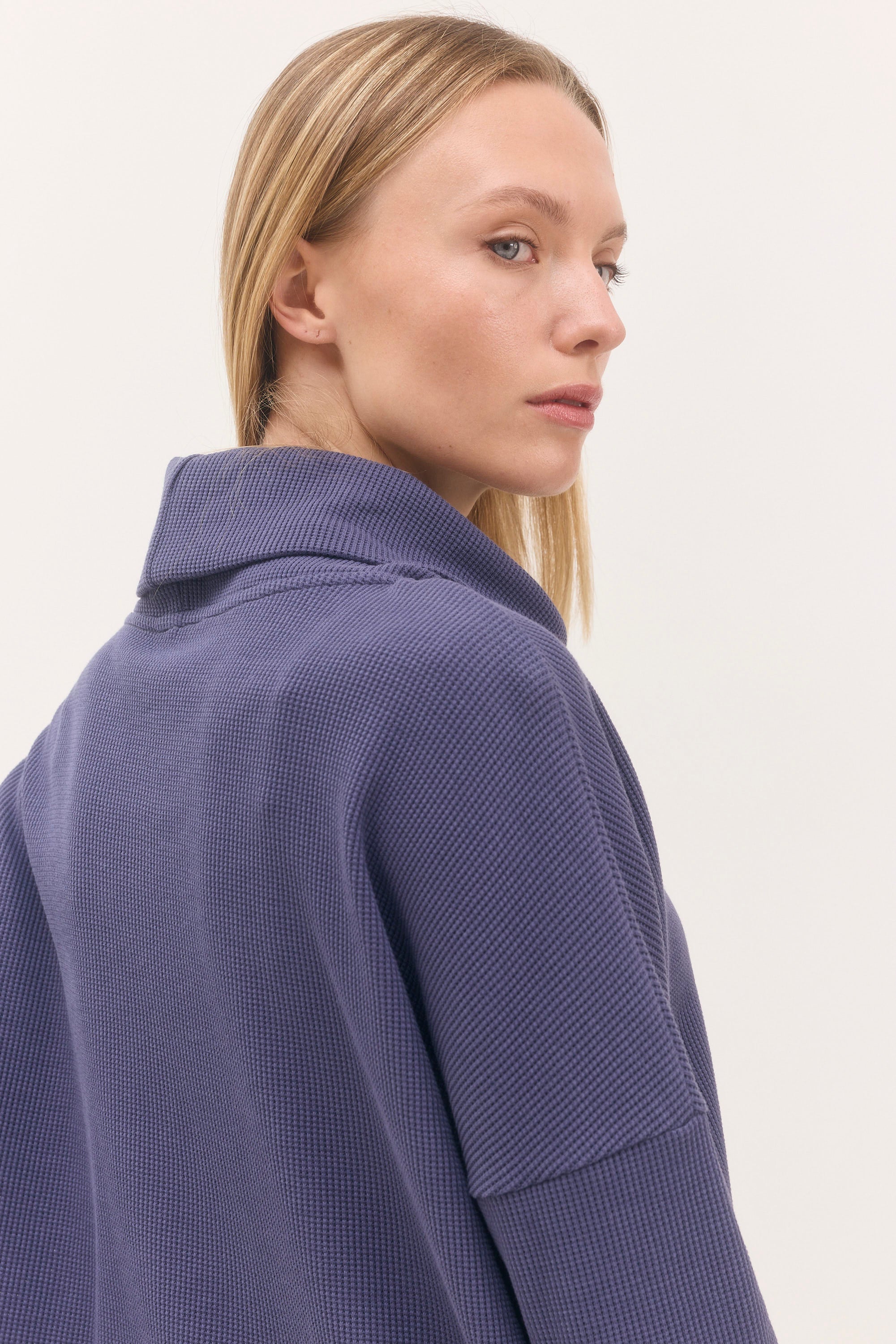 חולצת לונה כחול מעושן