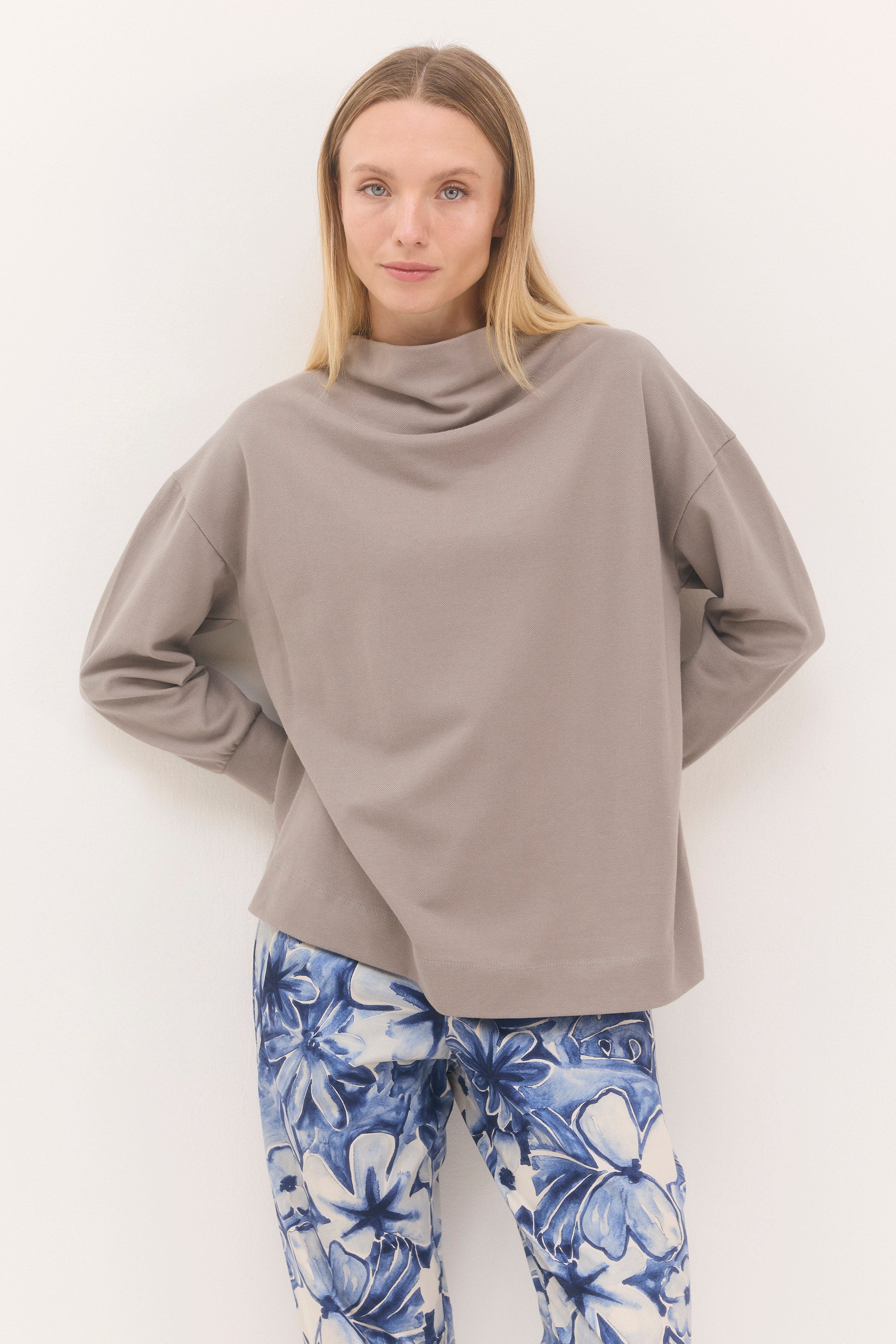 חולצת בקי אפור אבן