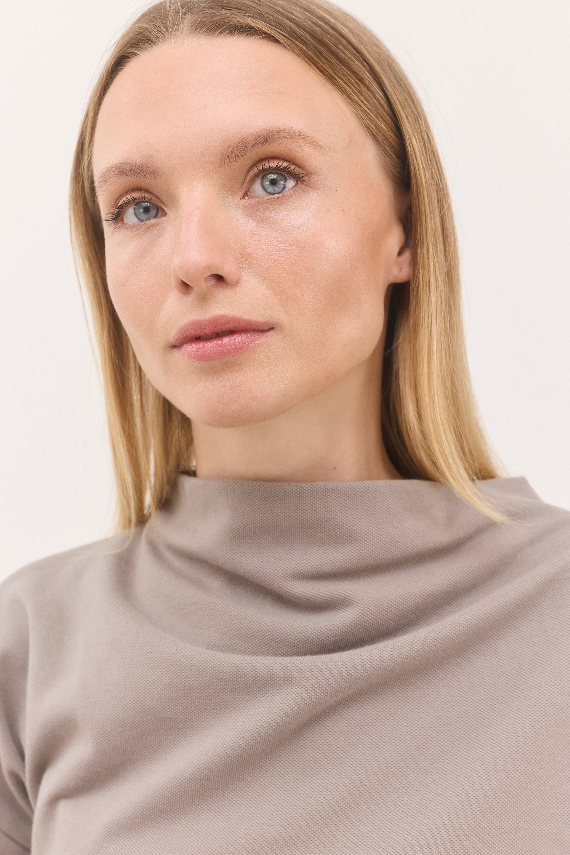 חולצת בקי אפור אבן