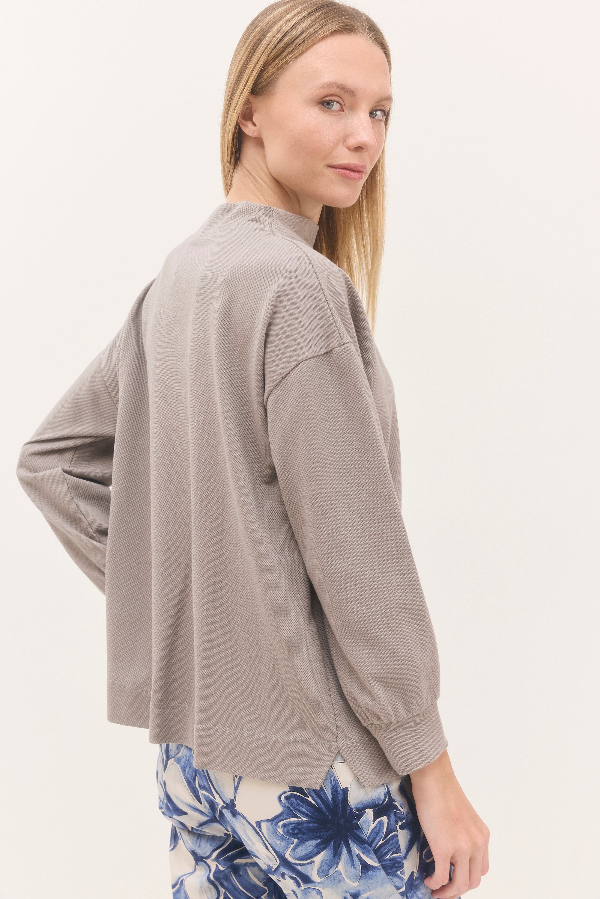 חולצת בקי אפור אבן