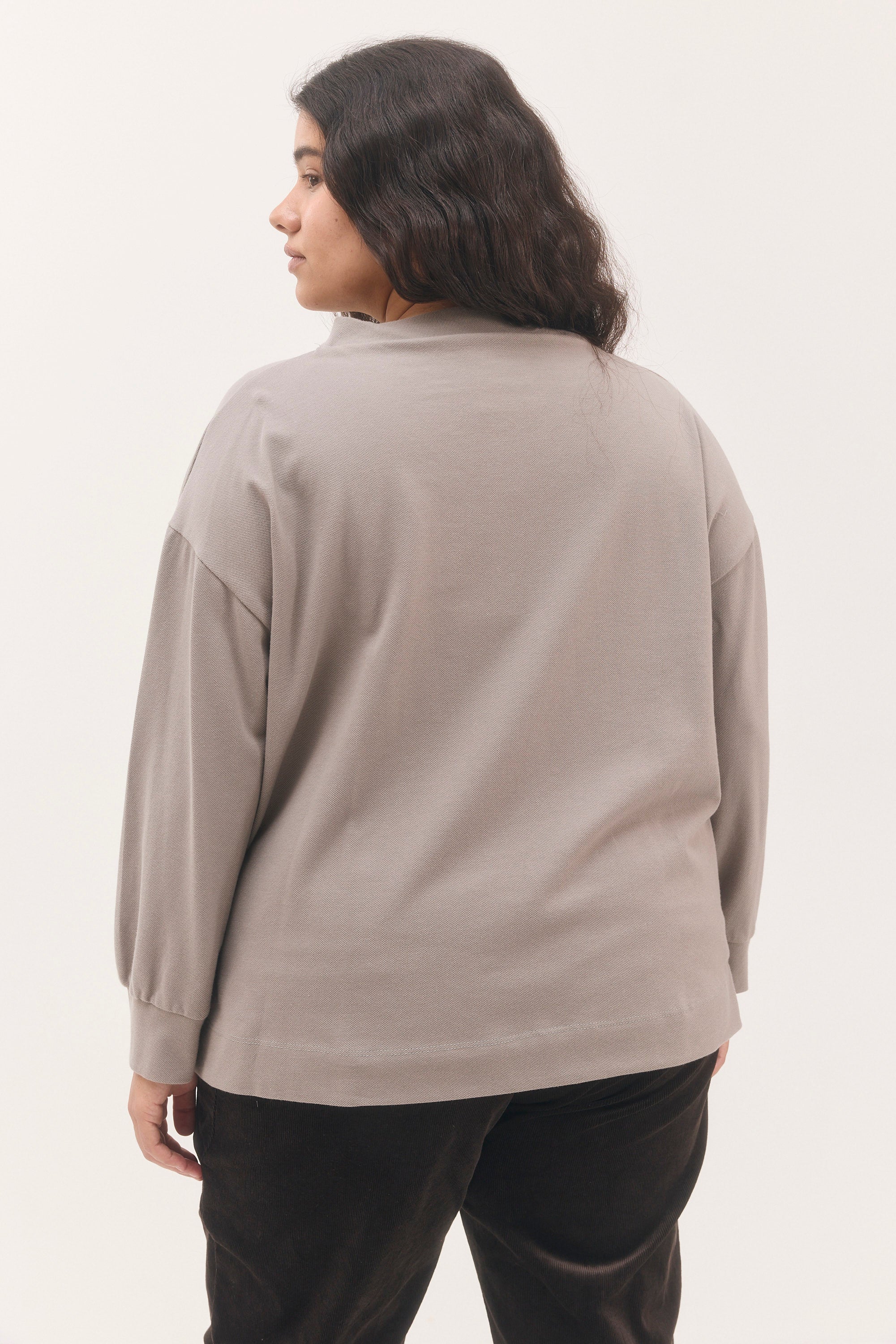 חולצת בקי אפור אבן